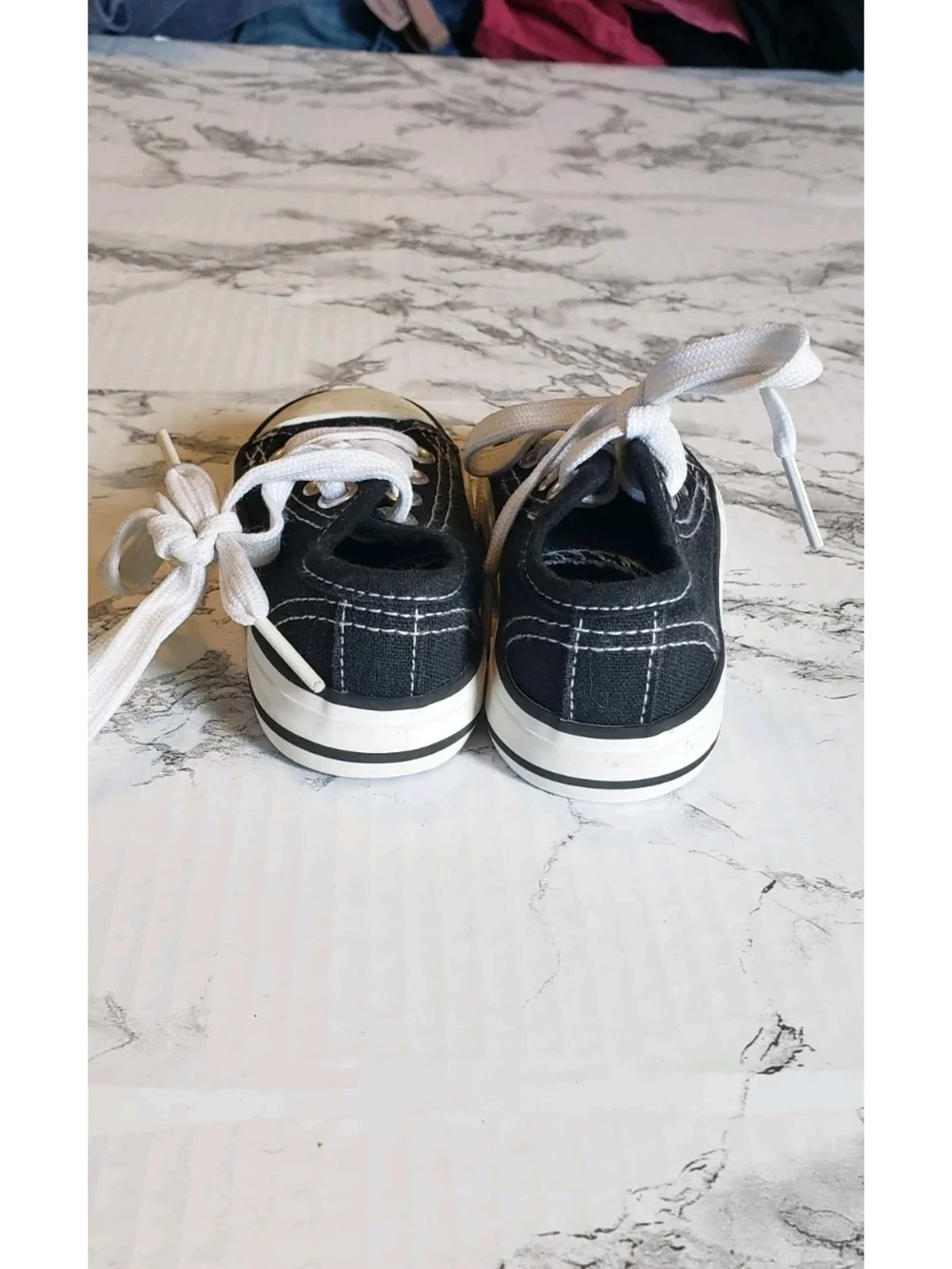 Natural Steps Black Canvas Kids‎ Sneakers with White Laces. Kids Size 5